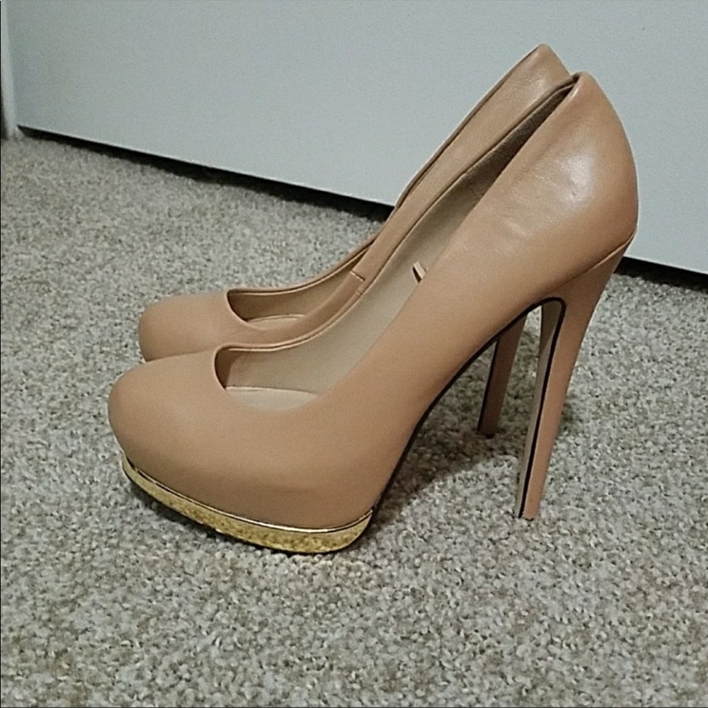 ZARA woman nude pumps
